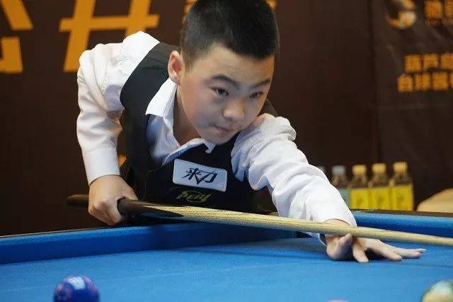 从谦逊到自 从谦逊到自